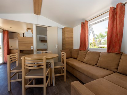 Luxuscamping - Heizung - Hérault - Camping Le Palavas - Vacanceselect Mobilheim Privilege Club 4 Personen 2 Zimmer Whirlpool  von Vacanceselect auf Camping Le Palavas