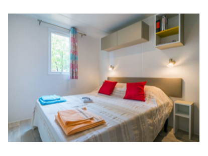 Luxury camping - Preisniveau: exklusiv - Hérault - Camping Le Palavas - Vacanceselect Mobilheim Moda 6 Personen 3 Zimmer Klimaanlage 2 Badezimmer von Vacanceselect auf Camping Le Palavas