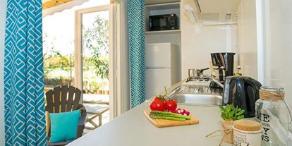 Luxuscamping - Kochmöglichkeit - Camping La Marine - Vacanceselect Mobilheim Premium 6 Personen 3 Zimmer von Vacanceselect auf Camping La Marine