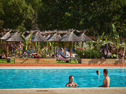 Luxuscamping - Brignoles - Camping Verdon Parc - Vacanceselect Mobilheim Privilege Club 4 Pers 2 Zimmer Tropische Dusche von Vacanceselect auf Camping Verdon Parc