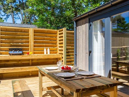 Luxury camping - Grill - France - Camping Les Dunes - Vacanceselect Mobilheim Privilege 6 Personen 3 Zimmer Tropische Dusche von Vacanceselect auf Camping Les Dunes