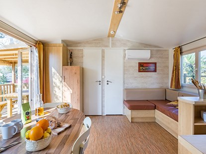 Luxury camping - TV - Languedoc-Roussillon - Camping Les Dunes - Vacanceselect Mobilheim Privilege Club 6 Personen 3 Zimmer Whirlpool von Vacanceselect auf Camping Les Dunes