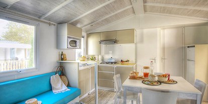 Luxuscamping - Kochmöglichkeit - Toulon - Camping La Plage d'Argens - Vacanceselect Mobilheim Privilege 6 Personen 3 Zimmer von Vacanceselect auf Camping La Plage d'Argens