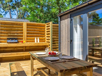 Luxuscamping - WC - Var - Camping La Plage d'Argens - Vacanceselect Mobilheim Privilege Club 6 Pers 3 Zimmer Trop Dusche von Vacanceselect auf Camping La Plage d'Argens