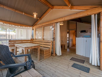 Luxury camping - Kühlschrank - Spain - Camping La Masia - Vacanceselect Ecoluxe Zelt 4/5 Personen 2 Zimmer Klimaanlage Badezimmer von Vacanceselect auf Camping La Masia