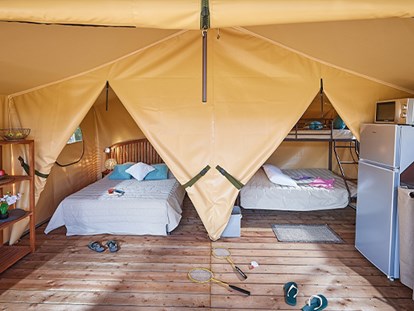 Luxury camping - Kühlschrank - Catalonia - Camping Valldaro - Vacanceselect Ecoluxe Zelt 4/5 Personen 2 Zimmer von Vacanceselect auf Camping Valldaro