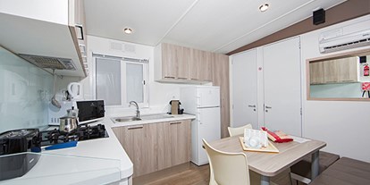 Luxuscamping - Preisniveau: exklusiv - Istrien - Camping Bijela Uvala - Vacanceselect Mobilheim Moda 5/6 Personen 2 Zimmer Klimaanlage von Vacanceselect auf Camping Bijela Uvala