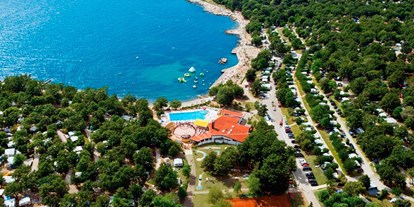 Luxury camping - Bad und WC getrennt - Istria - Camping Bijela Uvala - Vacanceselect Mobilheim Moda 5/6 Personen 2 Zimmer Klimaanlage von Vacanceselect auf Camping Bijela Uvala