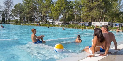 Luxuscamping - Klimaanlage - Istrien - Camping Valkanela - Vacanceselect Safarizelt XXL 4/6 Personen 3 Zimmer Badezimmer von Vacanceselect auf Camping Valkanela