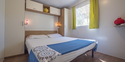 Luxury camping - Kochmöglichkeit - Camping Valkanela - Vacanceselect Mobilheim Moda 6 Personen 3 Zimmer Klimaanlage von Vacanceselect auf Camping Valkanela