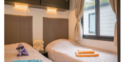 Luxury camping - Kochutensilien - Istria - Camping Valkanela - Vacanceselect Mobilheim Moda 6 Personen 3 Zimmer AC Geschirrspüler von Vacanceselect auf Camping Valkanela