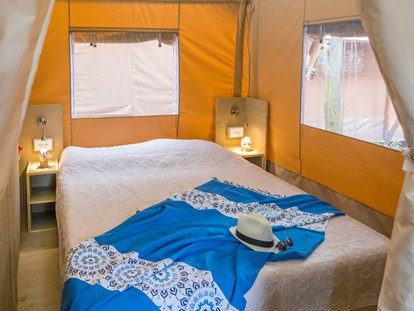 Luxury camping - Kühlschrank - Istria - Camping Vestar - Vacanceselect Safarizelt 6 Personen 3 Zimmer Badezimmer von Vacanceselect auf Camping Vestar