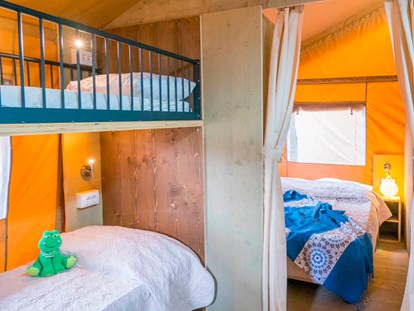 Luxuscamping - Art der Unterkunft: Safari-Zelt - Adria - Camping Vestar - Vacanceselect Safarizelt 6 Personen 3 Zimmer Badezimmer von Vacanceselect auf Camping Vestar