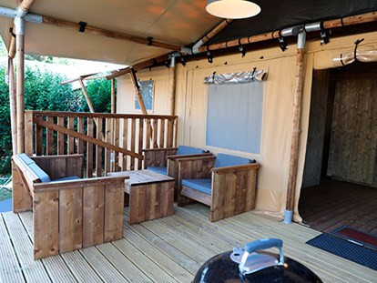 Luxury camping - Kaffeemaschine - Rovinj - Camping Vestar - Vacanceselect Safarizelt XL 4/6 Personen 3 Zimmer Badezimmer von Vacanceselect auf Camping Vestar