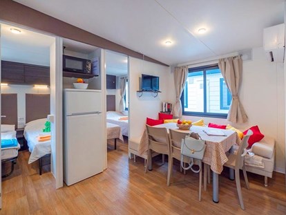 Luxury camping - TV - Dalmatia - Camping Zaton - Vacanceselect Mobilheim Moda 6 Personen 3 Zimmer Klimaanlage Geschirrspüler von Vacanceselect auf Camping Zaton