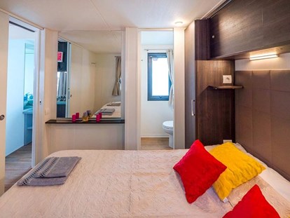 Luxuscamping - Kochmöglichkeit - Zadar - Camping Zaton - Vacanceselect Mobilheim Moda 6 Personen 3 Zimmer Klimaanlage Geschirrspüler von Vacanceselect auf Camping Zaton