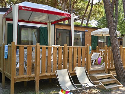 Luxury camping - Bad und WC getrennt - Italy - Camping Solaris - Vacanceselect Mobilheim Moda 6 Personen 3 Zimmer Klimaanlage von Vacanceselect auf Camping Solaris