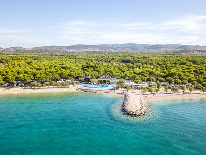 Luxury camping - Kochutensilien - Zadar - Šibenik - Camping Solaris - Vacanceselect Mobilheim Moda 6 Personen 3 Zimmer Klimaanlage Geschirrspüler von Vacanceselect auf Camping Solaris