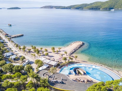 Luxuscamping - Kochmöglichkeit - Split - Dubrovnik - Camping Solaris - Vacanceselect Mobilheim Moda 6 Personen 3 Zimmer Klimaanlage Geschirrspüler von Vacanceselect auf Camping Solaris