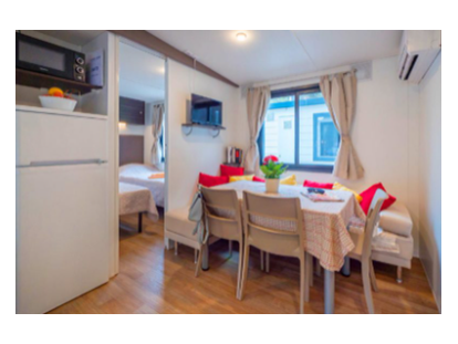 Luxury camping - Kochmöglichkeit - Dalmatia - Camping Solaris - Vacanceselect Mobilheim Moda 6 Personen 3 Zimmer Klimaanlage Geschirrspüler von Vacanceselect auf Camping Solaris