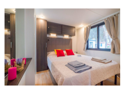 Luxury camping - Preisniveau: exklusiv - Dalmatia - Camping Solaris - Vacanceselect Mobilheim Moda 6 Personen 3 Zimmer Klimaanlage Geschirrspüler von Vacanceselect auf Camping Solaris