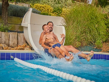 Luxuscamping - Frankreich - Camping La Grande Métairie - Vacanceselect Mobilheim Privilege Club 4 Pers 2 Zimmer Whirlpool  von Vacanceselect auf Camping La Grande Métairie