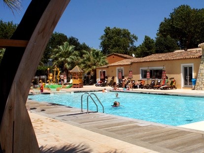 Luxuscamping - WC - Provence-Alpes-Côte d'Azur - Camping Holiday Marina - Vacanceselect Mobilheim Moda 6 Personen 3 Zimmer Klimaanlage von Vacanceselect auf Camping Holiday Marina