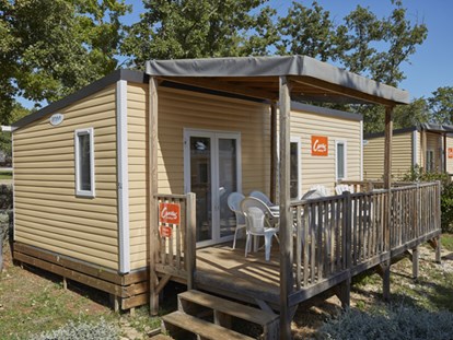 Luxury camping - Terrasse - Istria - Camping Lanterna - Vacanceselect Mobilheim Moda 5/6 Personen 2 Zimmer Klimaanlage von Vacanceselect auf Camping Lanterna