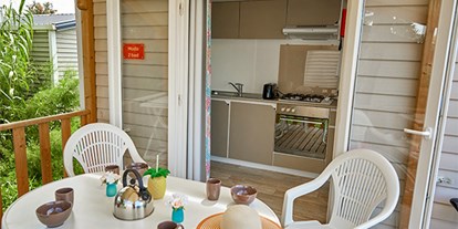 Luxuscamping - WC - Gardasee - Camping Cisano & San Vito - Vacanceselect Mobilheim Moda 4/5 Personen 2 Zimmer Klimaanlage von Vacanceselect auf Camping Cisano & San Vito