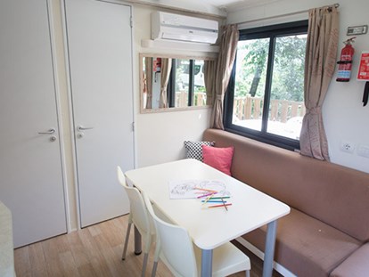 Luxuscamping - Italien - Camping Cisano & San Vito - Vacanceselect Mobilheim Moda 5/6 Personen 2 Zimmer Klimaanlage von Vacanceselect auf Camping Cisano & San Vito