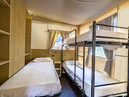Luxury camping - Preisniveau: exklusiv - Italy - Camping Marina di Venezia - Vacanceselect Lodgezelt Deluxe 5/6 Personen 2 Zimmer Badezimmer von Vacanceselect auf Camping Marina di Venezia