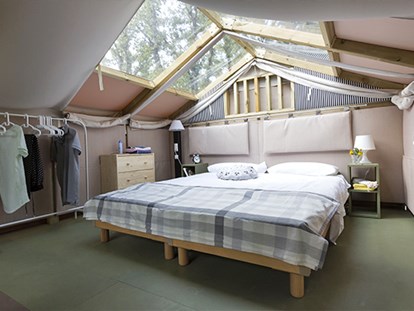 Luxury camping - Preisniveau: exklusiv - Italy - Camping Laguna Village - Vacanceselect Airlodge 4 Personen 2 Zimmer Badezimmer von Vacanceselect auf Camping Laguna Village