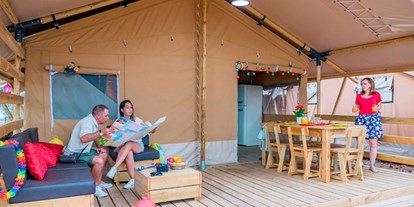 Luxuscamping - getrennte Schlafbereiche - Pula - Camping Bi Village - Vacanceselect Safarizelt 6 Personen 3 Zimmer Badezimmer von Vacanceselect auf Camping Bi Village