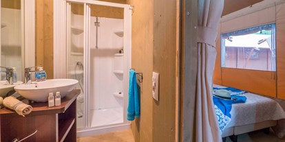 Luxuscamping - Heizung - Istrien - Camping Bi Village - Vacanceselect Safarizelt 6 Personen 3 Zimmer Badezimmer von Vacanceselect auf Camping Bi Village