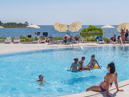 Luxury camping - Klimaanlage - Istria - Camping Polari - Vacanceselect Safarizelt 6 Personen 3 Zimmer Badezimmer von Vacanceselect auf Camping Polari