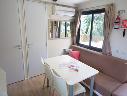 Luxuscamping - WC - Lombardei - Camping Weekend - Vacanceselect Mobilheim Moda 5/6 Personen 2 Zimmer Klimaanlage von Vacanceselect auf Camping Weekend