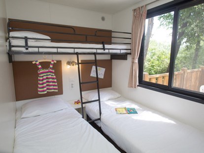 Luxury camping - Preisniveau: exklusiv - Gardasee - Camping Weekend - Vacanceselect Mobilheim Moda 5/6 Personen 2 Zimmer Klimaanlage von Vacanceselect auf Camping Weekend