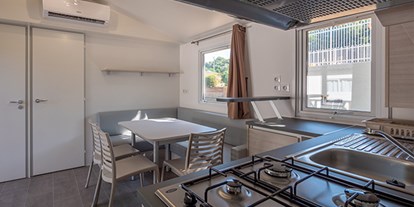 Luxuscamping - Kochmöglichkeit - Spanien - Camping Kim's - Vacanceselect Mobilheim Moda 6 Personen 3 Zimmer Klimaanlage von Vacanceselect auf Camping Kim's