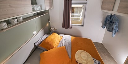 Luxuscamping - WC - Costa Brava - Camping Enmar - Vacanceselect Mobilheim Moda 6 Personen 3 Zimmer Klimaanlage von Vacanceselect auf Camping Enmar