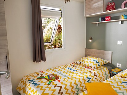 Luxury camping - Kochutensilien - Catalonia - Camping Enmar - Vacanceselect Mobilheim Moda 6 Personen 3 Zimmer Klimaanlage von Vacanceselect auf Camping Enmar