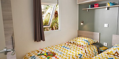 Luxuscamping - WC - Costa del Maresme - Camping Enmar - Vacanceselect Mobilheim Moda 6 Personen 3 Zimmer Klimaanlage von Vacanceselect auf Camping Enmar