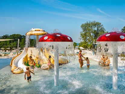 Luxury camping - Dusche - Istria - Camping Aminess Maravea Camping Resort - Vacanceselect Safarizelt XXL 4/6 Pers 3 Zimmer BZ von Vacanceselect auf Camping Aminess Maravea Camping Resort