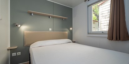 Luxuscamping - WC - Costa Brava - Camping Kings - Vacanceselect Mobilheim Moda 6 Personen 3 Zimmer Klimaanlage von Vacanceselect auf Camping Kings