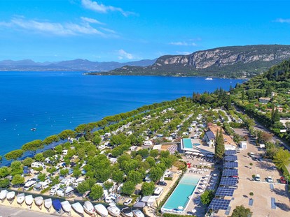 Luxuscamping - Dusche - Gardasee - Camping La Rocca - Vacanceselect Airlodge 4 Personen 2 Zimmer Badezimmer von Vacanceselect auf Camping La Rocca