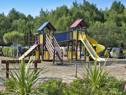Luxuscamping - WC - Italien - Camping Mediterraneo Camping Village - Vacanceselect Mobilheim Moda 5/6 Pers 2 Zimmer AC von Vacanceselect auf Camping Mediterraneo Camping Village