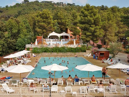 Luxuscamping - getrennte Schlafbereiche - Italien - Camping Le Pianacce - Vacanceselect Lodgezelt Deluxe 5/6 Personen 2 Zimmer Badezimmer von Vacanceselect auf Camping Le Pianacce