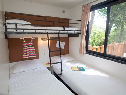 Luxuscamping - getrennte Schlafbereiche - Italien - Camping Le Pianacce - Vacanceselect Mobilheim Moda 5/6 Personen 2 Zimmer Klimaanlage von Vacanceselect auf Camping Le Pianacce
