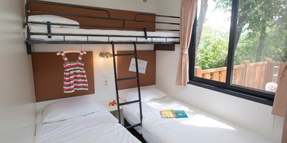 Luxuscamping - Terrasse - Toskana - Camping Le Pianacce - Vacanceselect Mobilheim Moda 5/6 Personen 2 Zimmer Klimaanlage von Vacanceselect auf Camping Le Pianacce