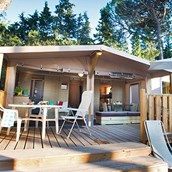 Luxuscamping: Camping Etruria - Vacanceselect: Lodgezelt Deluxe 5/6 Personen 2 Zimmer Badezimmer von Vacanceselect auf Camping Etruria