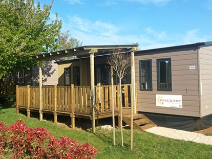 Luxury camping - WC - Italy - Camping 4 Mori Family Village - Vacanceselect Mobilheim Moda 6 Pers 3 Zimmer AC 2 Badezimmer von Vacanceselect auf Camping 4 Mori Family Village
